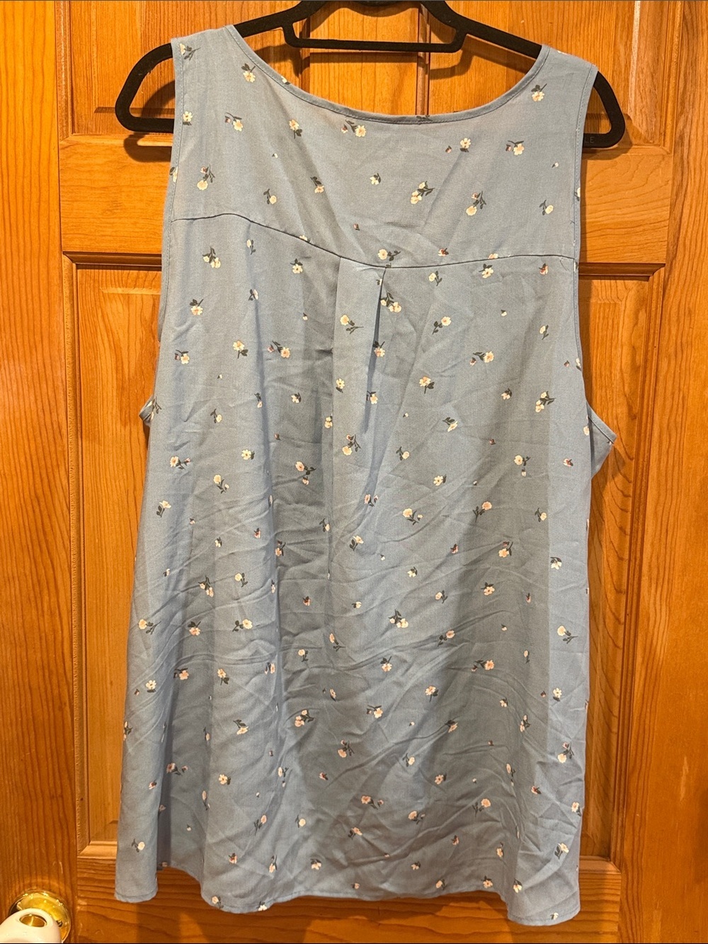 NWT torrid hi -low floral tank top size 3 (3X)
22-24. - Picture 4 of 9